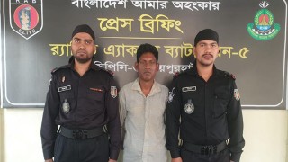 নওগাঁয় দেশীয় অস্ত্রসহ যুবক গ্রেপ্তার