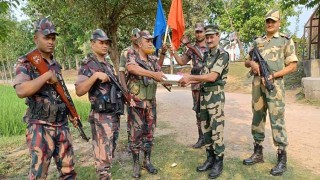 স্বাধীনতা দিবসে বিজিবি-বিএসএফের মিষ্টি বিনিময়