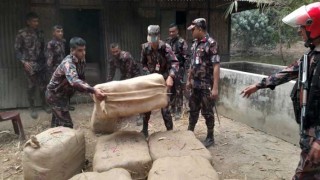 সীমান্তে পরিত্যক্ত ঘরে ২ কোটি টাকার ভারতীয় কাপড়