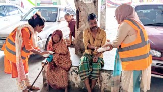 'ওদের দেওয়া খাবারেই চলে আমাদের ইফতার'