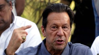 Pakistan police attempt to arrest former PM Imran Khan