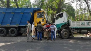 ফকিরহাটে ট্রাকের মুখোমুখি সংঘর্ষ, চালক নিহত