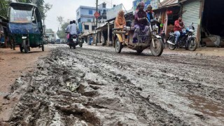 কাদা-পানিতে একাকার মহাসড়ক, দুর্ভোগ চরমে