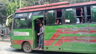 গলায় ঝুলছে ই-টিকিটিংয়ের পজ মেশিন, ভাড়া নিচ্ছে ম্যানুয়ালি!