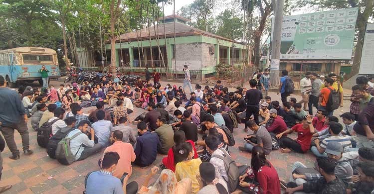 ডিসির কাছে রাবিপ্রবি শিক্ষার্থীদের অভিযোগপত্র