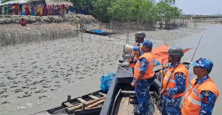 মোংলা বন্দরে অ্যালার্ট-২ জারি, পর্যটকবাহী নৌযান চলাচল বন্ধ