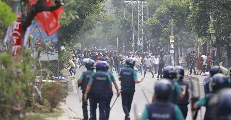 Police, BNP clash in Dhaka’s Dhanmondi