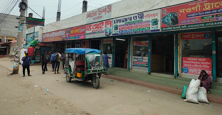 নওগাঁ-বগুড়া রুটে সরাসরি বাস চলাচল বন্ধ