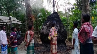 ‘আমগো ঘুমের মধ্যে ঘরে আগুনে পোড়াইয়া মারতে চাইছিল’