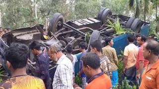 পঞ্চগড়ে যাত্রীবাহী বাস উল্টে আহত ২০