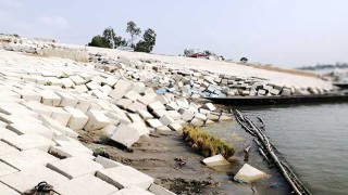 ২৩৪ কোটি টাকার গাইড বাঁধে ধস, ভাঙনের আশঙ্কায় হাজারো পরিবার