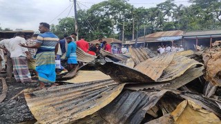 ভোলার জংসন বাজারে আগুনে ১১ ব্যবসায়ী ‘নিঃস্ব’