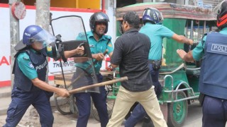 খুলনায় শ্রমিক দলের র‍্যালিতে পুলিশের বাধা, আটক ২