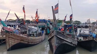 সাগরে মাছ ধরায় নিষেধাজ্ঞা: উপকূলে ফিরে এসেছেন জেলেরা