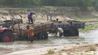 ঠাকুরগাঁওয়ে ইজারা ছাড়াই বছরের পর বছর বালু উত্তোলন