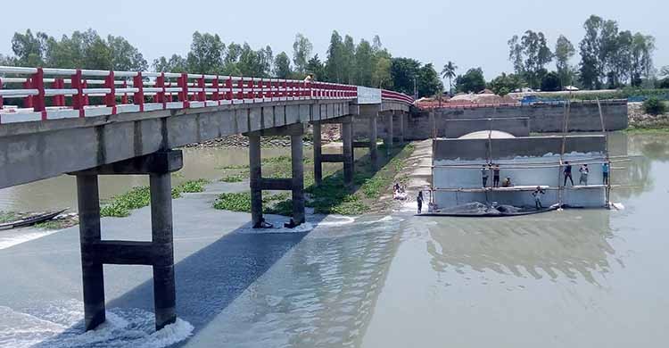 শুকটিগাছার অকেজো রাবার ড্যামের কাজ শুরু