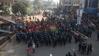 আবারও মিরপুরে  বিক্ষোভ করছেন পোশাক শ্রমিকরা