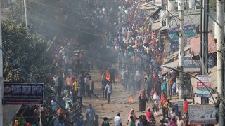 গাজীপুরে আবারও পোশাক শ্রমিকদের বিক্ষোভ, টিয়ারশেলে ছত্রভঙ্গ