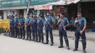 বিএনপির কেন্দ্রীয় কার্যালয়ের সামনে কাঁটাতারের ব্যারিকেড