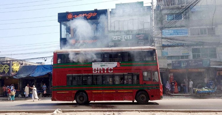 রাজধানীর মিরপুরে বিআরটিসি বাসে আগুন