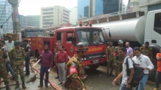 কাকরাইলে এস এ পরিবহন অফিসে আগুন নেভাতে যোগ দিল সেনাবাহিনী