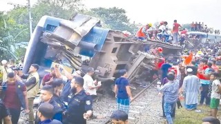 ভৈরবে ট্রেন দুর্ঘটনা : রেলপথ মন্ত্রণালয় ও ফায়ার সার্ভিসের পৃথক তদন্ত কমিটি গঠন