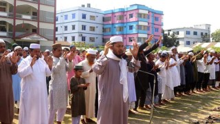 বৃষ্টির আশায় নওগাঁর বিভিন্ন উপজেলায় ইসতিসকার নামাজ আদায়