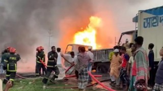 হেমায়েতপুরে তেলবাহী লরি উল্টে আগুন : মৃতের সংখ্যা বেড়ে ৪