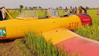 নড়াইলে ধান ক্ষেতে বিমানের জরুরি অবতরণ