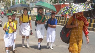 তীব্র গরমে পশ্চিমবঙ্গে স্কুল ছুটি ঘোষণা