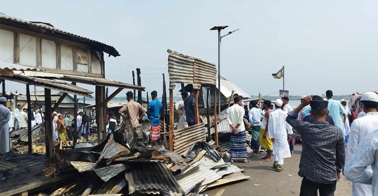 ঈদের সকালে পুড়ে ছাই ৩০ দোকান