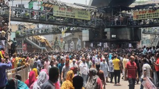 রাজধানীর মোড়ে মোড়ে আওয়ামী লীগ নেতাকর্মীদের অবস্থান