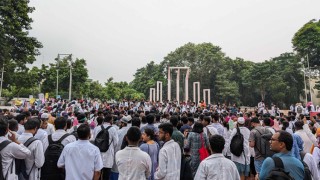 তিন দফা দাবিতে শহীদ মিনারে জড়ো হচ্ছেন চিকিৎসকরা