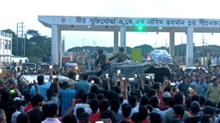 ডাকাতি করে পালানোর সময় জনতার হাতে আটক ৭