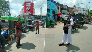 নওগাঁয় যান চলাচল নিয়ন্ত্রণ করছেন শিক্ষার্থী ও ফায়ার সার্ভিস কর্মীরা