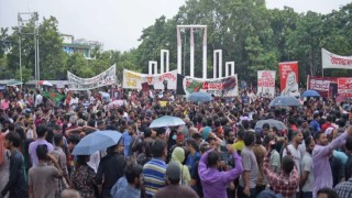 নতুন কর্মসূচি দিয়ে শহীদ মিনার ছাড়লেন শিক্ষার্থী-জনতা