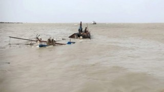 বঙ্গোপসাগরে ট্রলার ডুবে শিশুসহ ৪ রোহিঙ্গার মৃত্যু