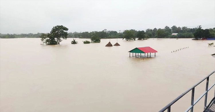 এখনও রেকর্ড বিপৎসীমার ওপরে গোমতী নদীর পানি