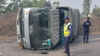 চট্টগ্রামে সড়ক দুর্ঘটনায় বিমান বাহিনীর ৫ কর্মকর্তা আহত