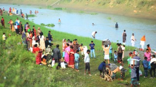 টাঙ্গাইলের ঐতিহ্যবাহী ‘ডুবের মেলা’, মনের বাসনা পূরণে করতে হয় গঙ্গাস্নান