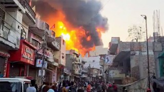 দিল্লিতে রংয়ের কারখানায় বিস্ফোরণের পর আগুন, নিহত ১১