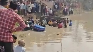 গঙ্গাস্নানে যাওয়ার পথে ভয়াবহ সড়ক দুর্ঘটনা, নারী-শিশুসহ নিহত ২২