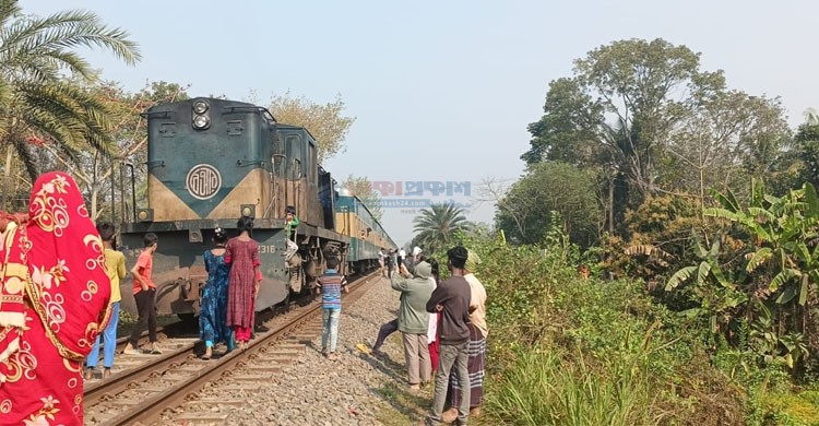 টাঙ্গাইলে ইঞ্জিল বিকল, ঢাকার সঙ্গে উত্তরবঙ্গের রেল যোগাযোগ বন্ধ