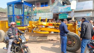 বাজার থেকে সন্তানের খাবার নিয়ে বাড়ি ফেরা হলো না গৃহবৃধুর