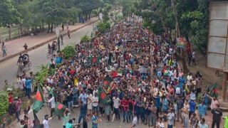 বঙ্গভবন অভিমুখে আন্দোলনকারী শিক্ষার্থীদের গণপদযাত্রা