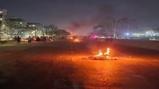 যাত্রাবাড়ীতে আন্দোলনকারীদের সঙ্গে পুলিশের সংঘর্ষ