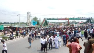 ঢাকা-বঙ্গবন্ধু সেতু মহাসড়ক অবরোধ, টাঙ্গাইলে শিক্ষার্থীদের আন্দোলনে পুলিশের বাঁধা