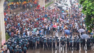 কোটা বাতিলের দাবিতে আজও উত্তাল শাহবাগ, যানচলাচল বন্ধ