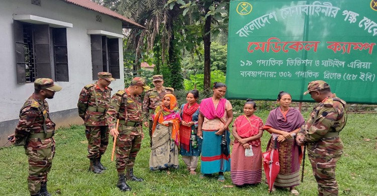 টাঙ্গাইলে বিনামূল্যে দিনব্যাপি সেনাবাহিনীর মেডিকেল ক্যাম্প