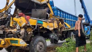 কুমিল্লায় গরু বহনকারী ট্রাকের সঙ্গে কাভার্ড ভ্যানের সংঘর্ষ, নিহত ২